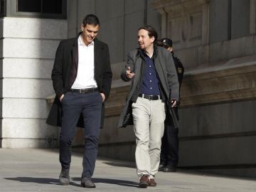 Pedro Sánchez y Pablo Iglesias a su llegada al Congreso Pedro Sánchez y Pablo Iglesias a su llegada al Congreso