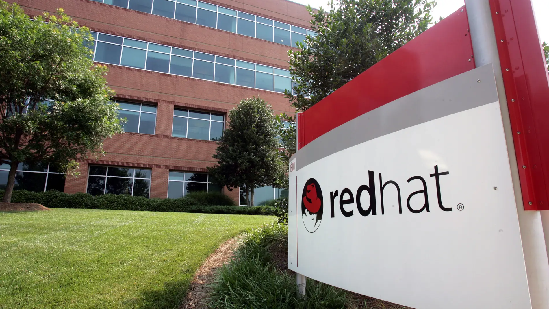 Redhat, la empresa que genera 2000 millones de dólares