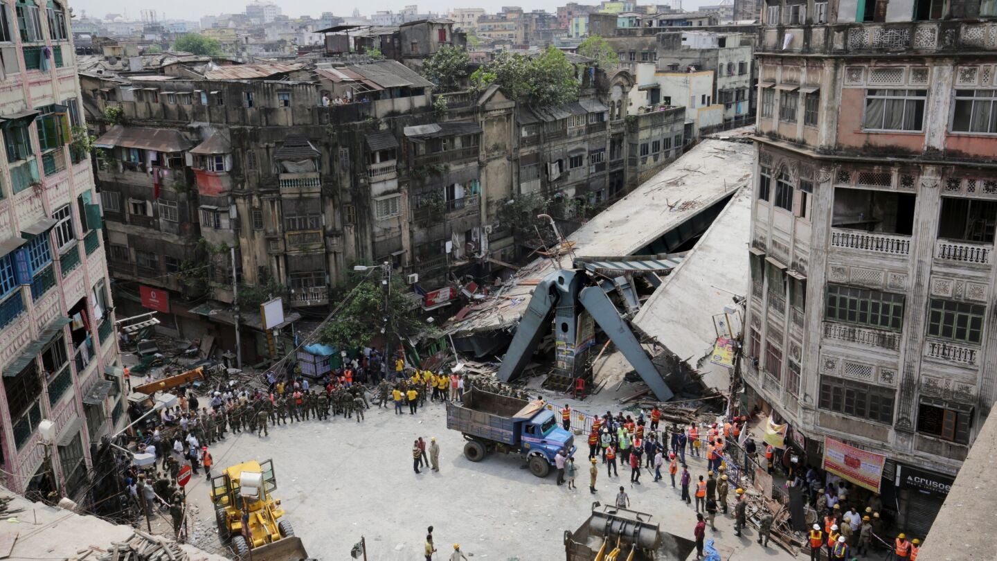 Derrumbe en la India