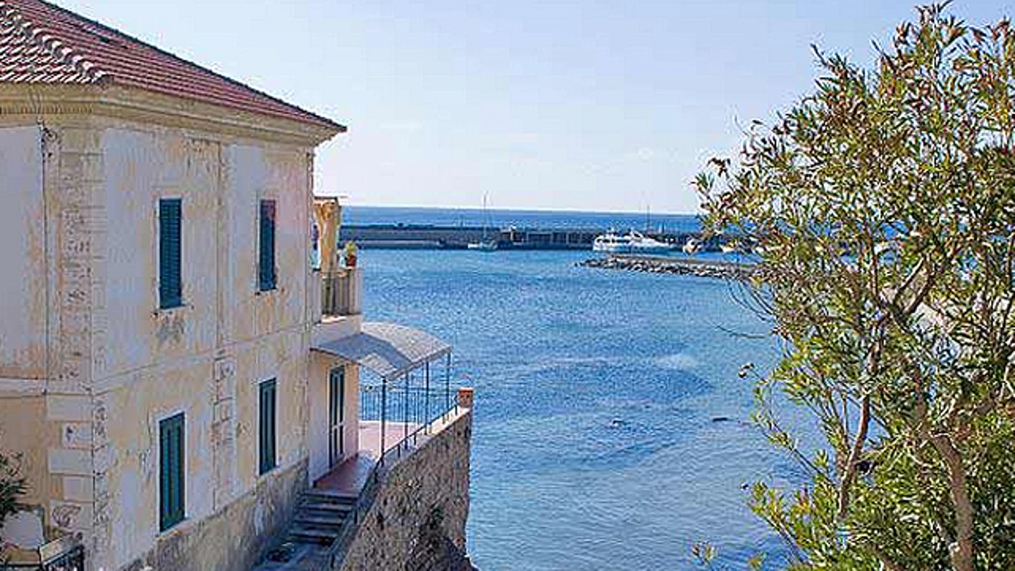Imagen del pueblo italiano Acciaroli Imagen del pueblo italiano Acciaroli