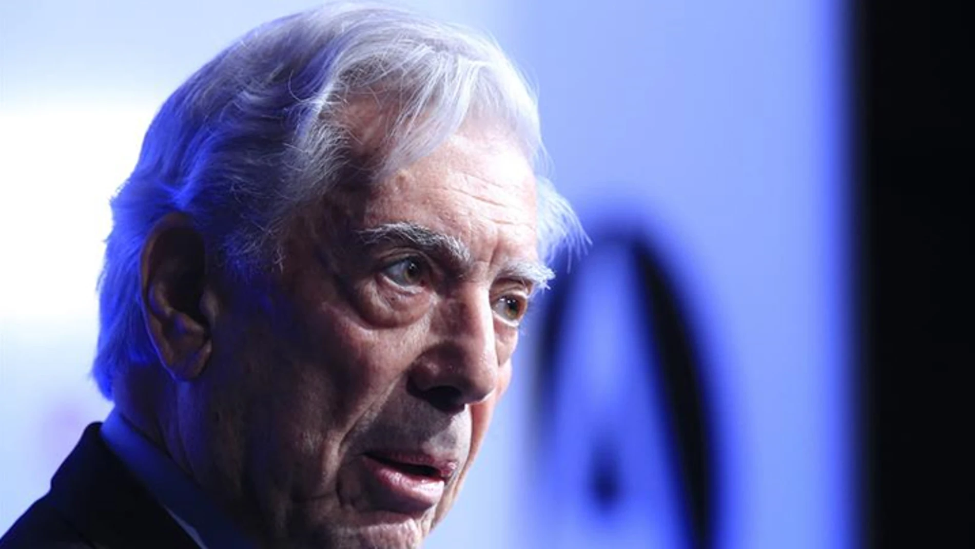 Vargas Llosa en un acto público