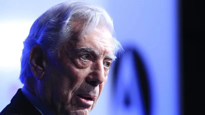 Vargas Llosa en un acto p&uacute;blico