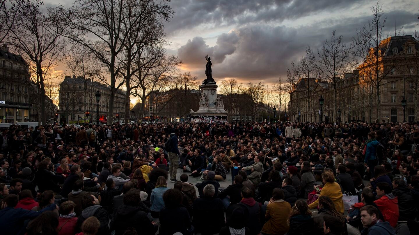 Vista general de los asistentes a un plant&oacute;n del movimiento "La Nuit Debout"