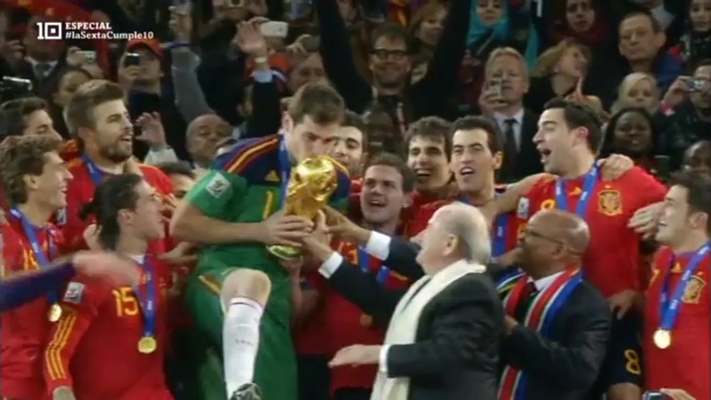 España alzó el Mundial de fútbol en 2010 España alzó el Mundial de fútbol en 2010
