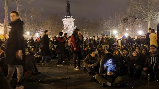 Estudiantes franceses se concentran en la Nuit Debout de París Estudiantes franceses se concentran en la Nuit Debout de París