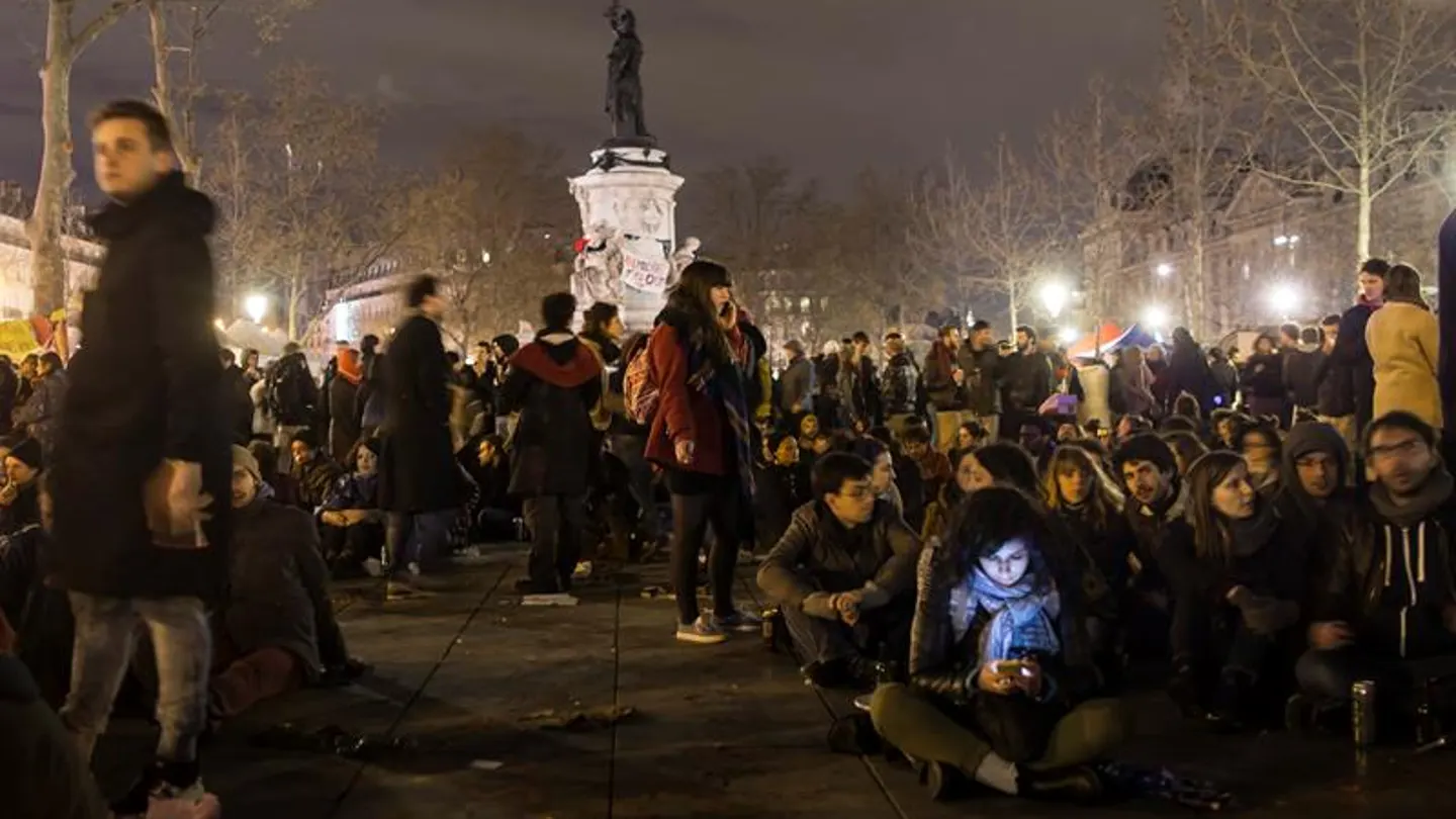 Estudiantes franceses se concentran en la Nuit Debout de París Estudiantes franceses se concentran en la Nuit Debout de París