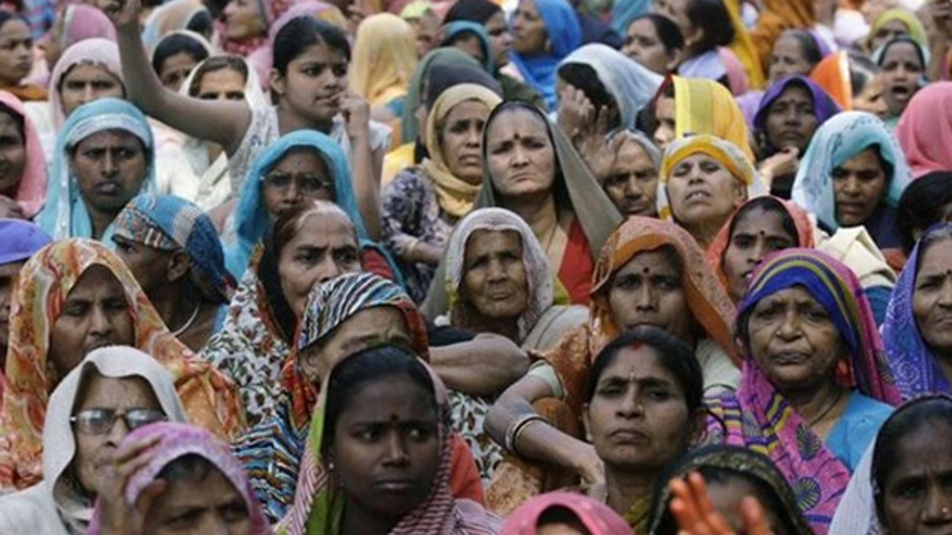 Concentración de un grupo de mujeres en India