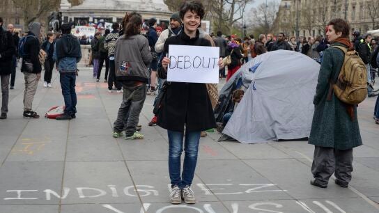 Reuni&oacute;n de manifestantes en la plaza de la Rep&uacute;blica en Par&iacute;s