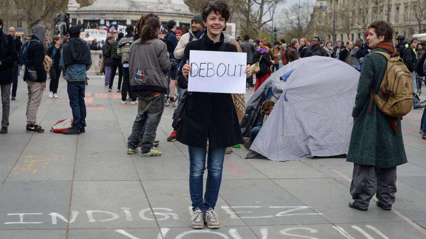 Reuni&oacute;n de manifestantes en la plaza de la Rep&uacute;blica en Par&iacute;s