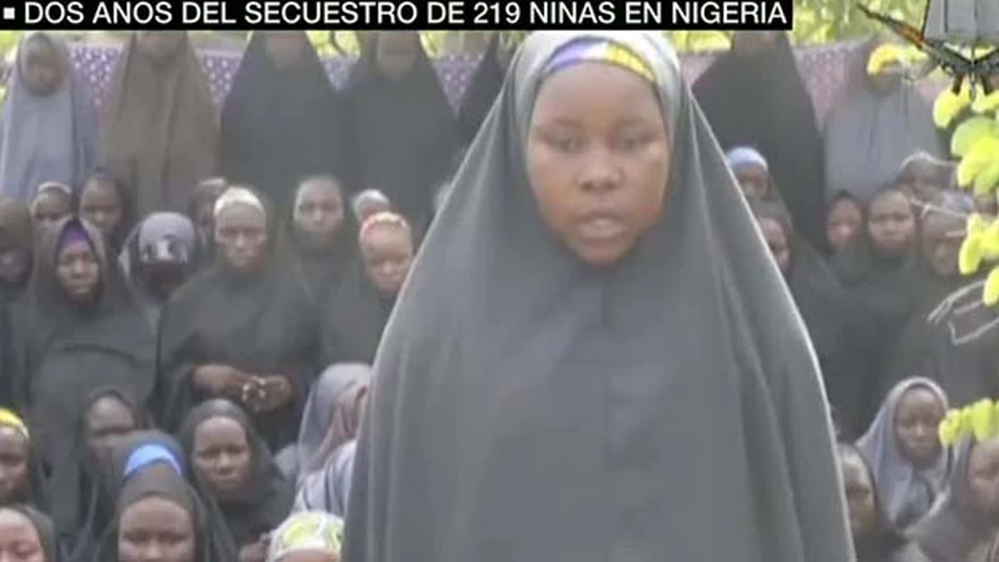219 niñas fueron raptadas por Boko Haram en su escuela 219 niñas fueron raptadas por Boko Haram en su escuela