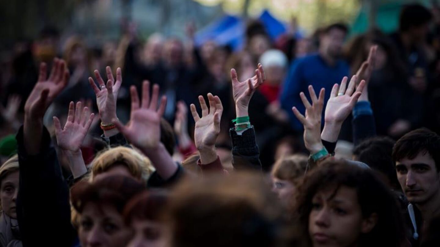 Al menos 22 detenidos tras nuevos disturbios en Par&iacute;s al margen de la protesta de la "Noche en pie"