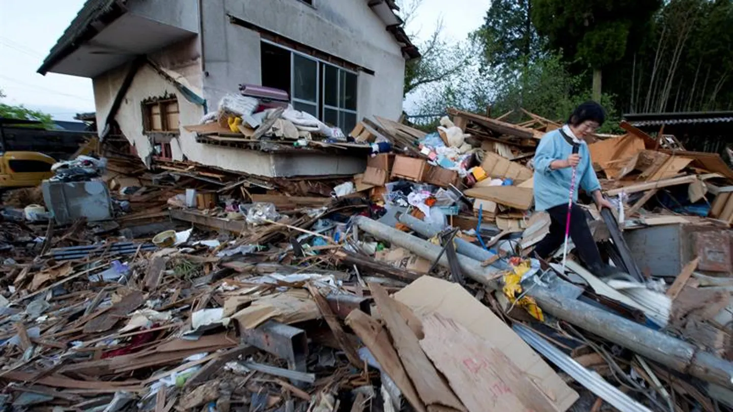 Dos terremotos en Japón dejan 41 muertos y más de 250.000 personas desplazadas Dos terremotos en Japón dejan 41 muertos y más de 250.000 personas desplazadas