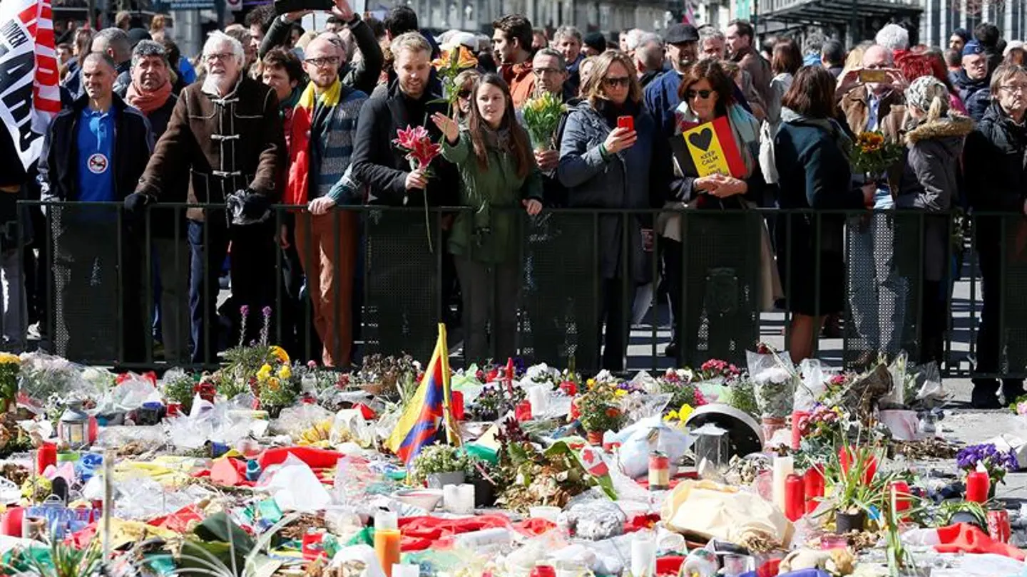 Cientos de personas concentradas en una marcha contra el terror en Bruselas Cientos de personas concentradas en una marcha contra el terror en Bruselas
