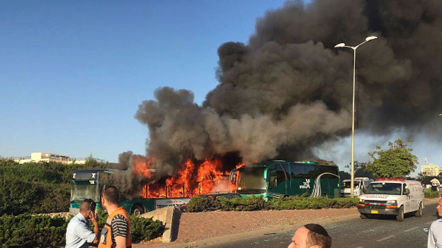 Un autob&uacute;s explota en Jerusal&eacute;n