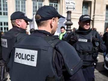 Agentes de la Policía francesa Agentes de la Policía francesa