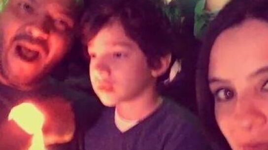 La reacci&oacute;n de un ni&ntilde;o con autismo y su padre en un concierto al escuchar su canci&oacute;n favorita emociona en las redes