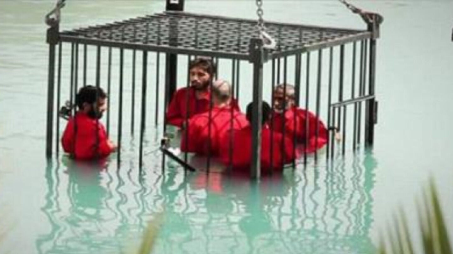 Los rehenes ejecutados por Daesh en una jaula