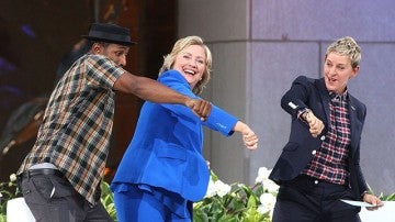 Clinton bailando