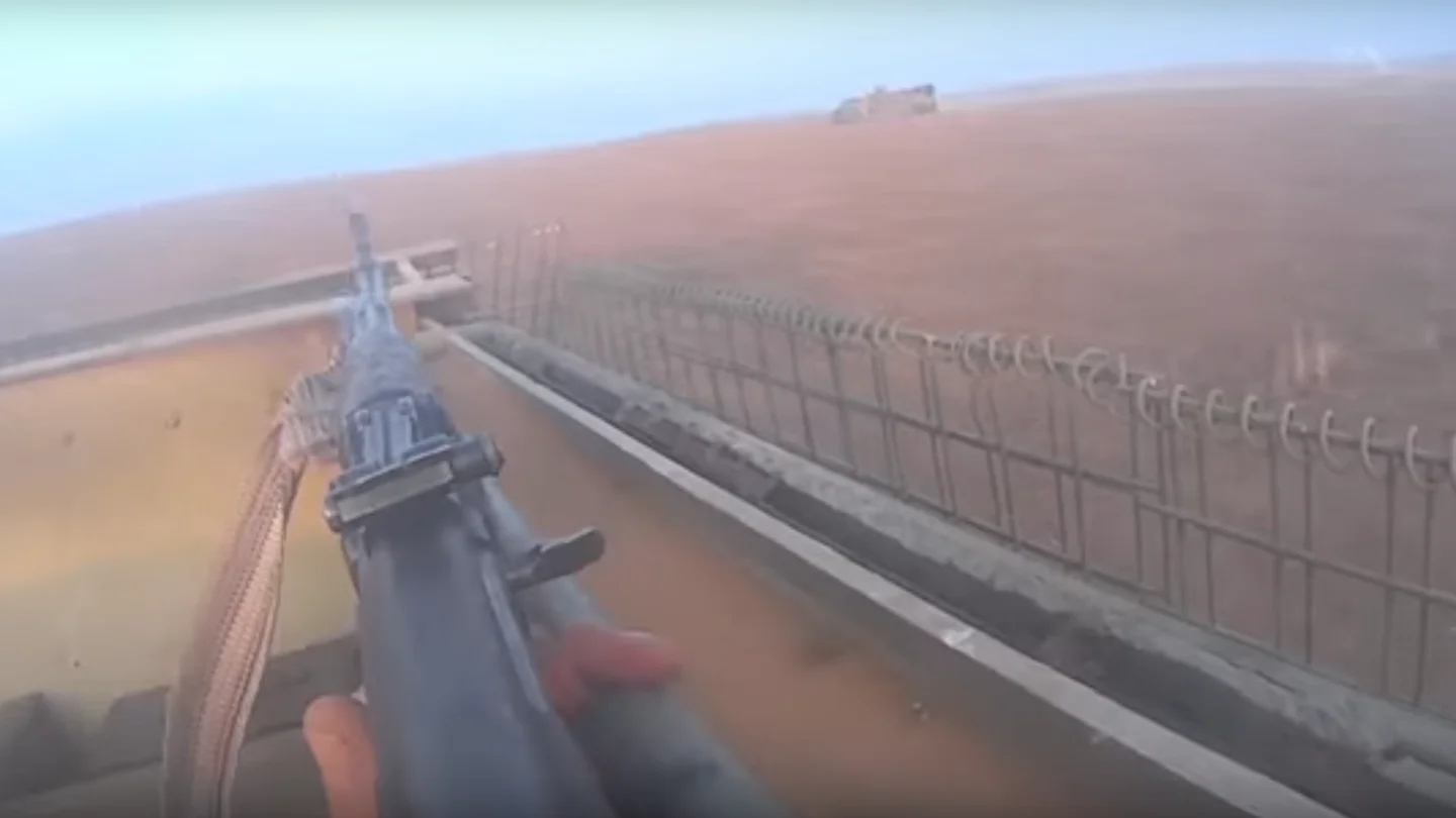 Un militante de Daesh se graba combatiendo Un militante de Daesh se graba combatiendo