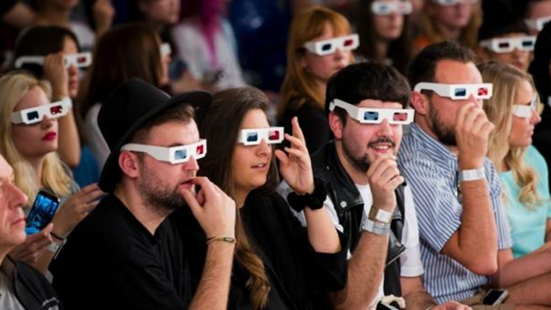 Espectadores de una peli 3D