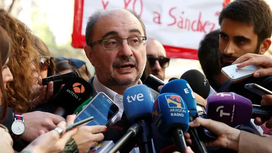 Lambán: "El PSOE debe desentenderse de C's y recuperar su programa original" Lambán: "El PSOE debe desentenderse de C's y recuperar su programa original"