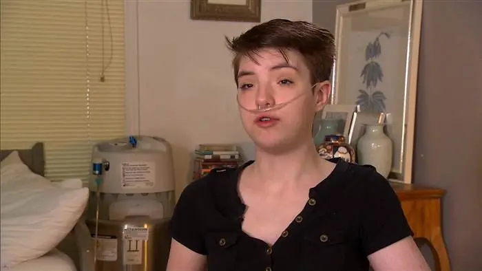 Mariah Walton de 20 años espera un trasplante de corazón y de pulmón