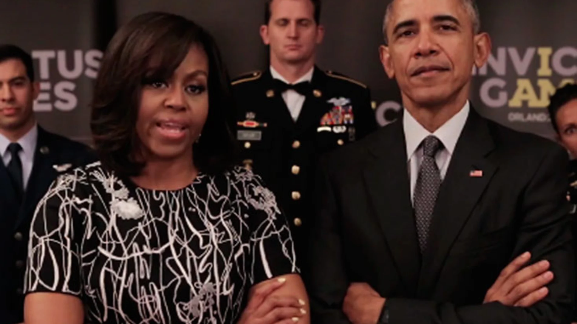 Los Obama desafían en un vídeo a la realeza británica