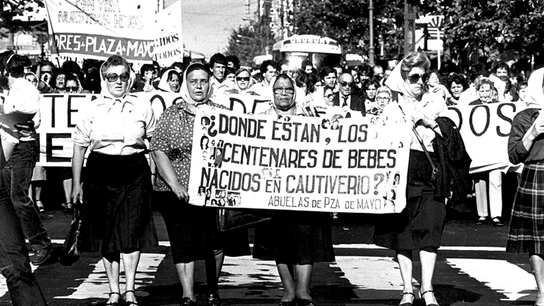 Las madres de la Plaza de Mayo, en una imagen de archivo Las madres de la Plaza de Mayo, en una imagen de archivo