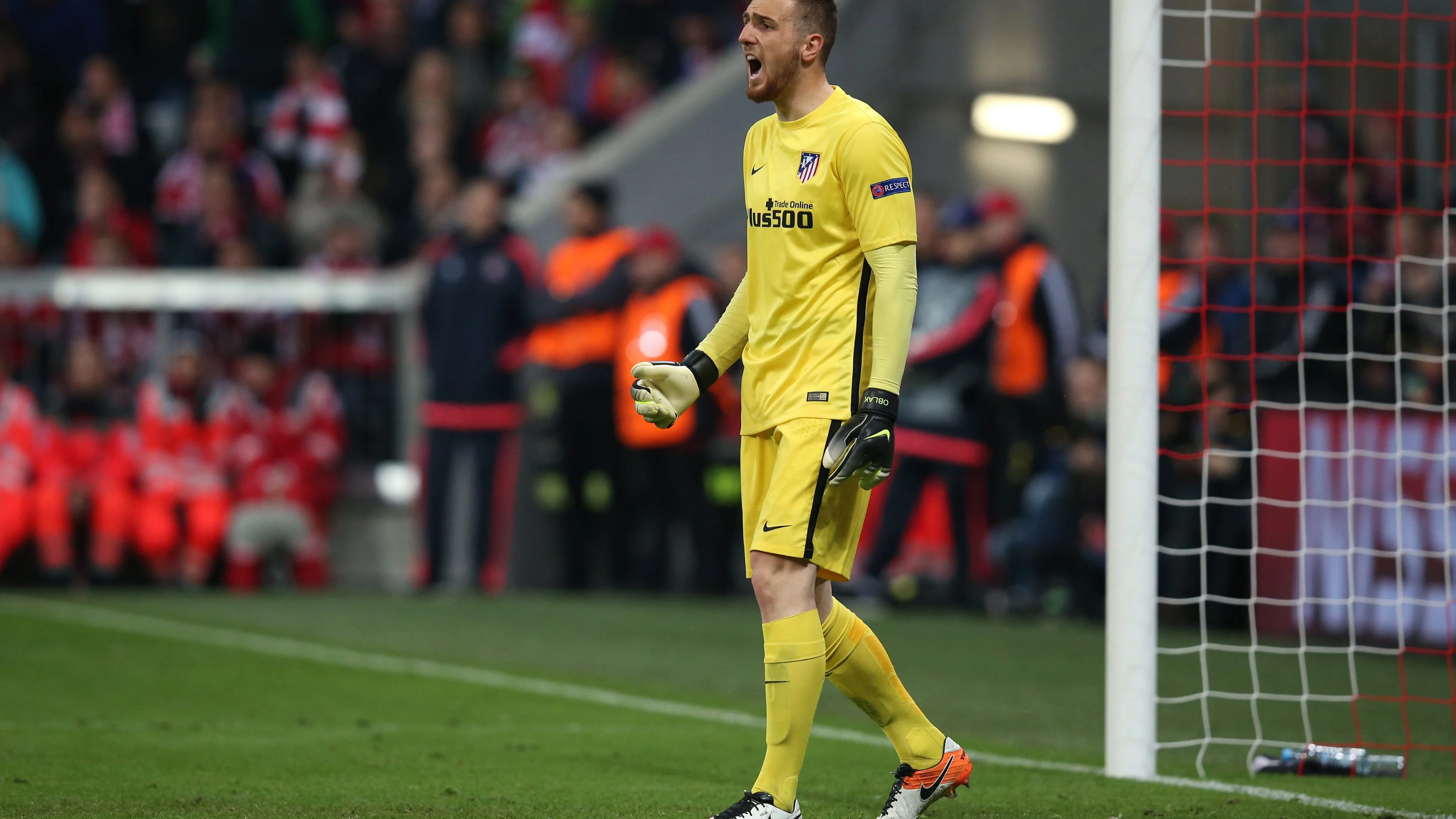 Oblak, eufórico tras detener el penalti a Muller Oblak, eufórico tras detener el penalti a Muller