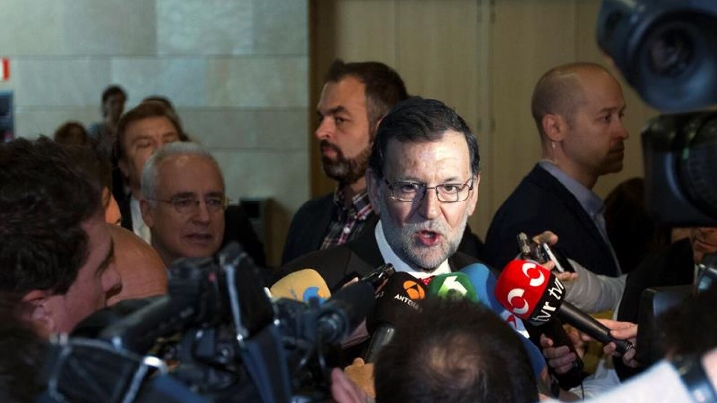 Mariano Rajoy habla con los medios
