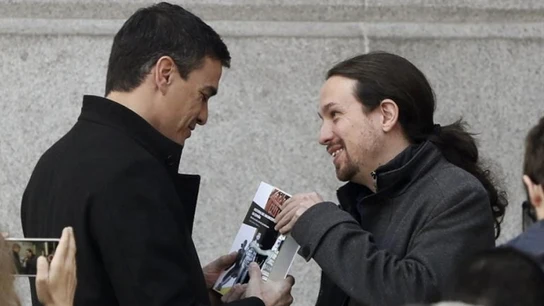 Pedro Sánchez y Pablo Iglesias antes de una de sus reuniones Pedro Sánchez y Pablo Iglesias antes de una de sus reuniones