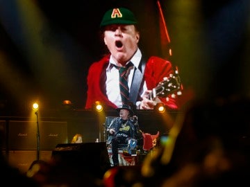 Axl Rose en su debut con AC/DC Axl Rose en su debut con AC/DC