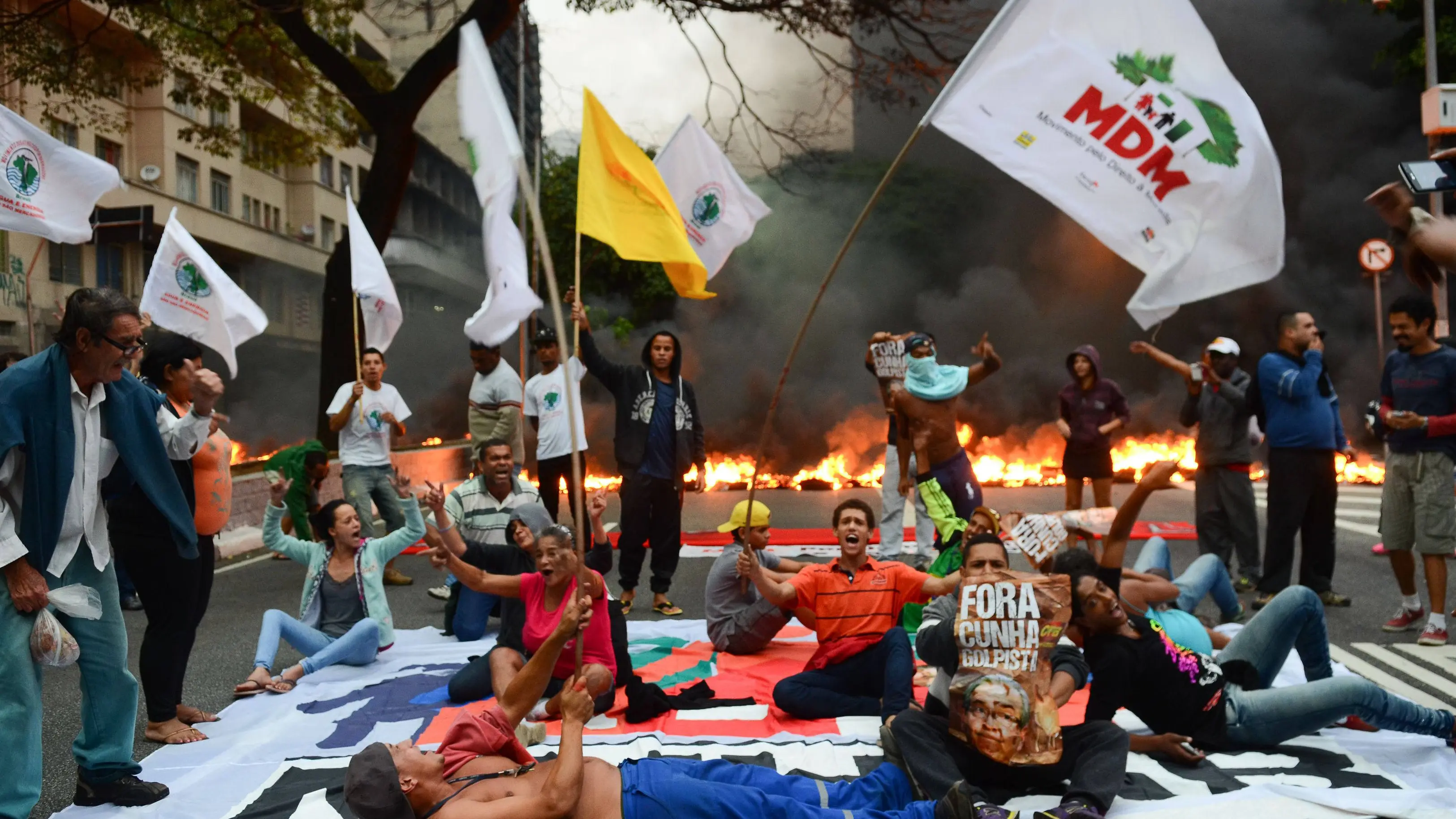 protestas contra el juicio político en el Congreso