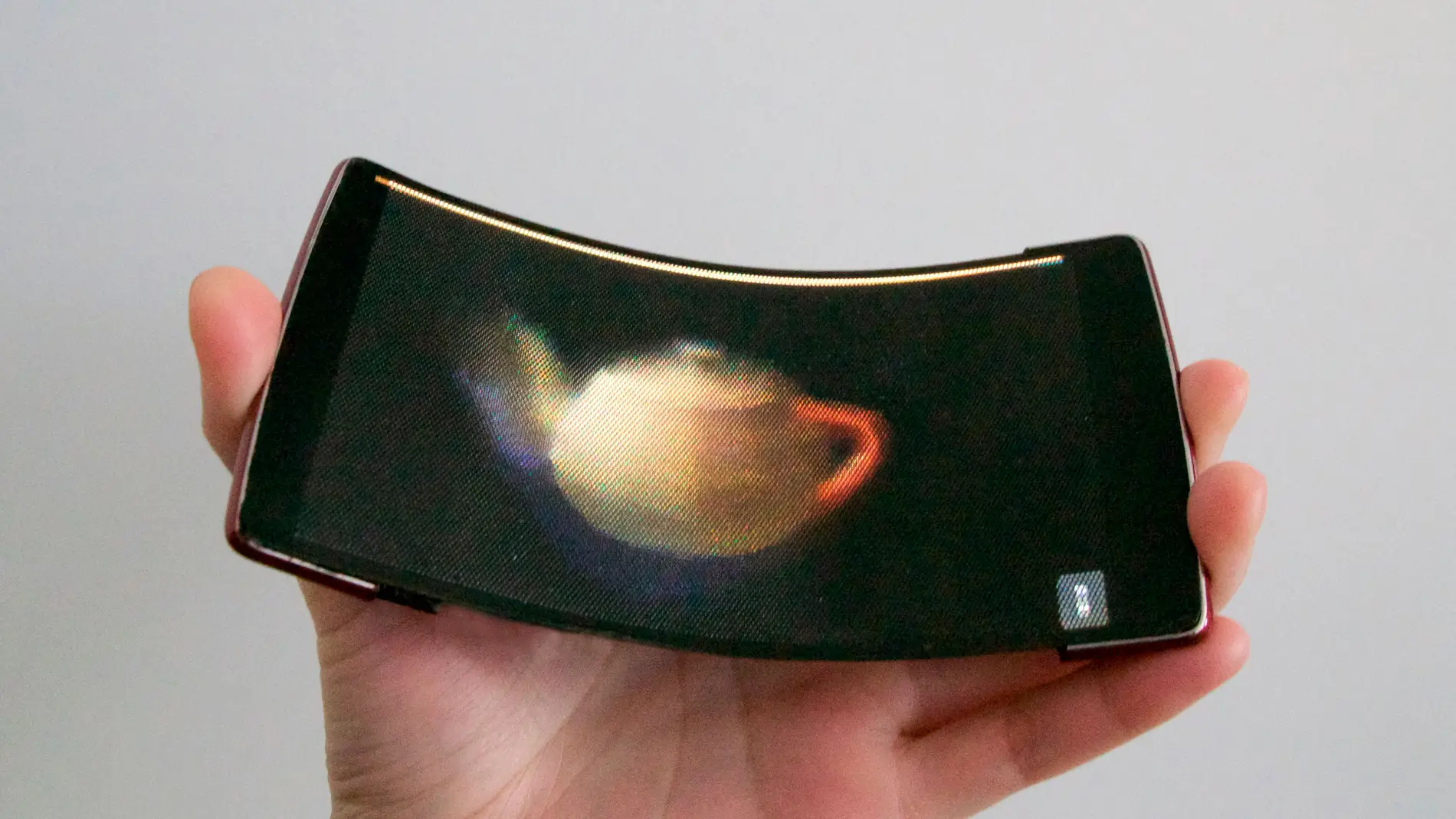 Holoflex: así es el primer smartphone flexible y con hologramas