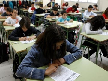 Alumnos en un aula Alumnos en un aula