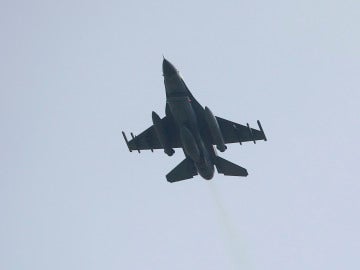 Un caza F16 Un caza F16