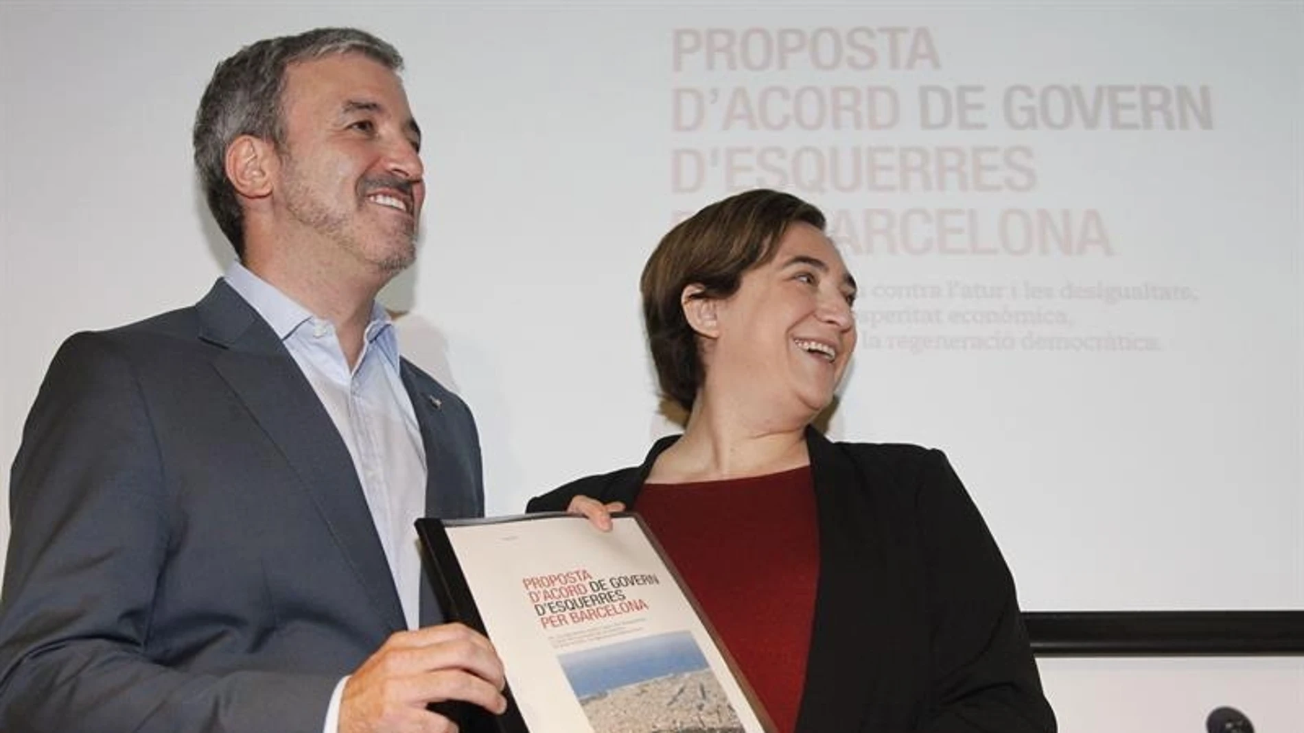 La alcaldesa de Barcelona, Ada Colau, y el presidente del grupo municipal socialista, Jaume Collboni