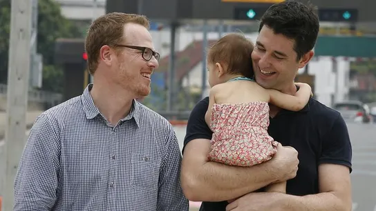 Manuel Santos y Gordon Lake regresan a España con su hijo Manuel Santos y Gordon Lake regresan a España con su hijo