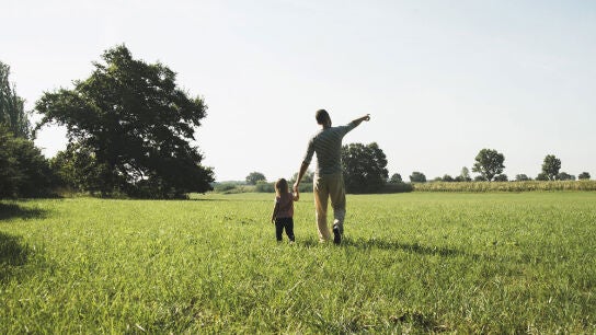 Imagen de un padre con su hijo