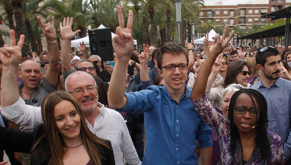 Íñigo Errejón junto al secretario general del partido en la Comunidad Valenciana
