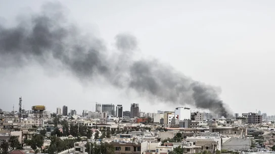 Vista del humo procedente de la explosión de un coche bomba, sobre los edificios de la ciudad de Erbil, Irak.  Vista del humo procedente de la explosión de un coche bomba, sobre los edificios de la ciudad de Erbil, Irak.