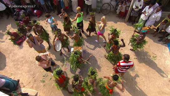 Los concursantes conviven con una tribu Soliga Los concursantes conviven con una tribu Soliga