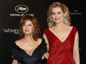 Las actrices Geena Davis y Susan Sarandon en una gala en Cannes Las actrices Geena Davis y Susan Sarandon en una gala en Cannes
