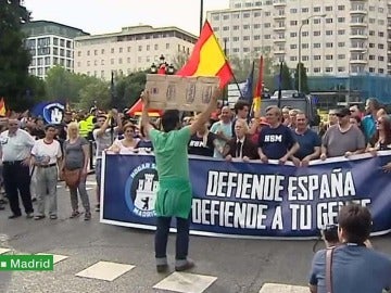 Un ciudadano se encara a los fascistas en Madrid Un ciudadano se encara a los fascistas en Madrid