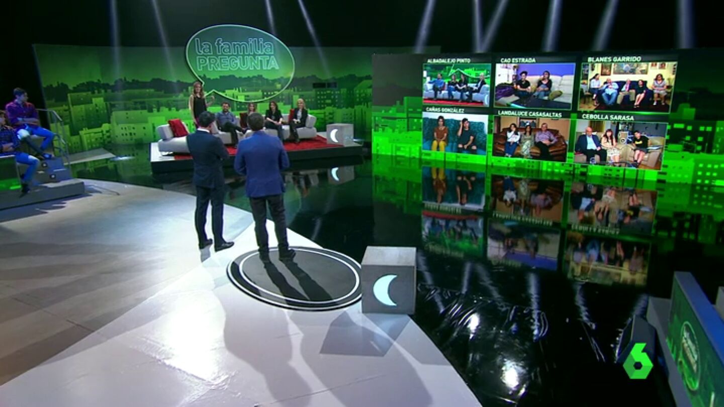 Frame 6.157968 de: Lo m&aacute;s destacado de Albert Rivera en 'La Familia Pregunta': "Impon&eacute;is tanto o m&aacute;s que los pol&iacute;ticos"