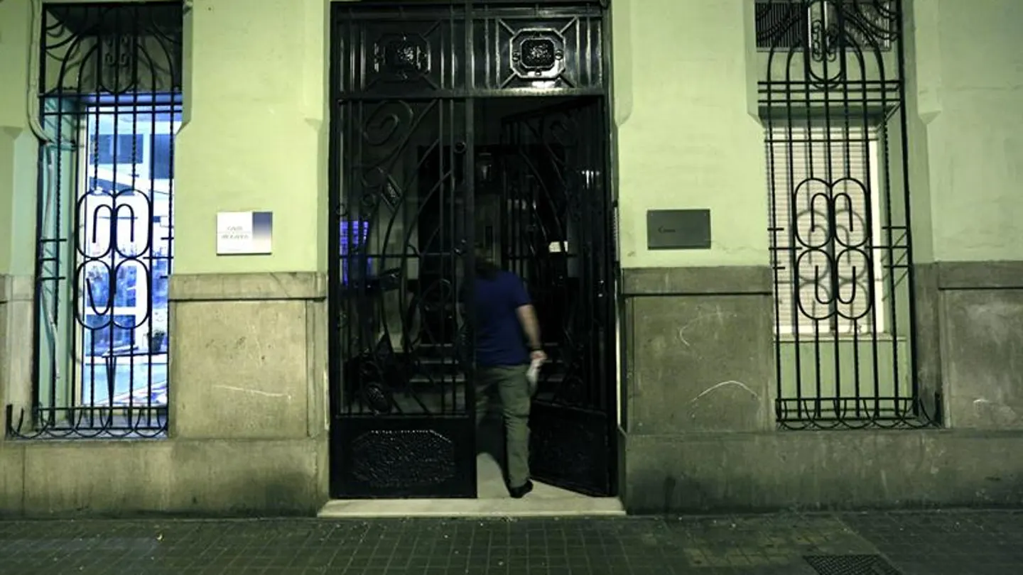os vecinos habían echado en falta desde hace unos días y además habían notado que un mal olor salía de su vivienda os vecinos habían echado en falta desde hace unos días y además habían notado que un mal olor salía de su vivienda