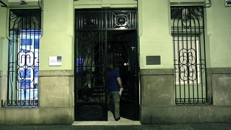 os vecinos habían echado en falta desde hace unos días y además habían notado que un mal olor salía de su vivienda os vecinos habían echado en falta desde hace unos días y además habían notado que un mal olor salía de su vivienda