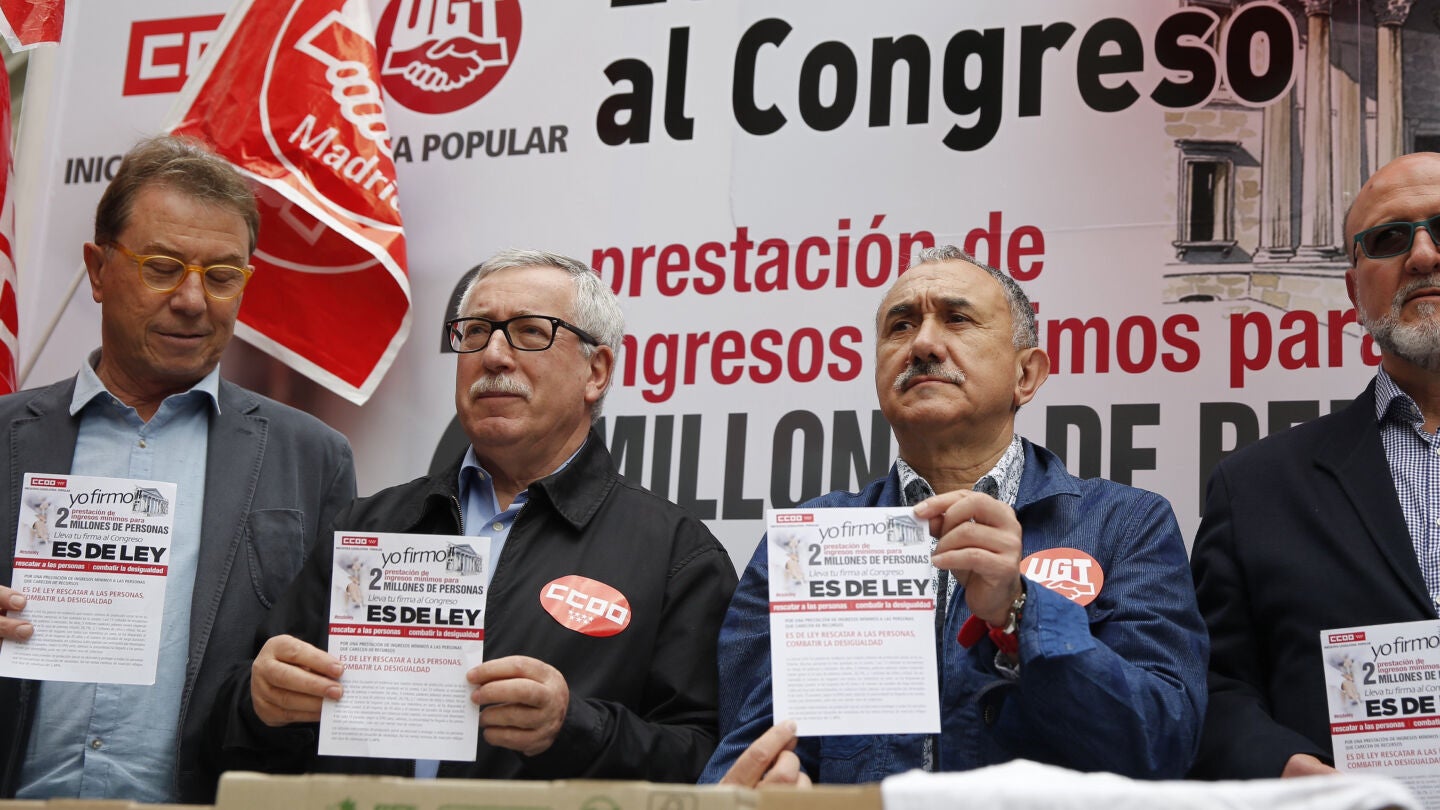 CCOO y UGT presentan firmas para aprobar una Renta M&iacute;nima