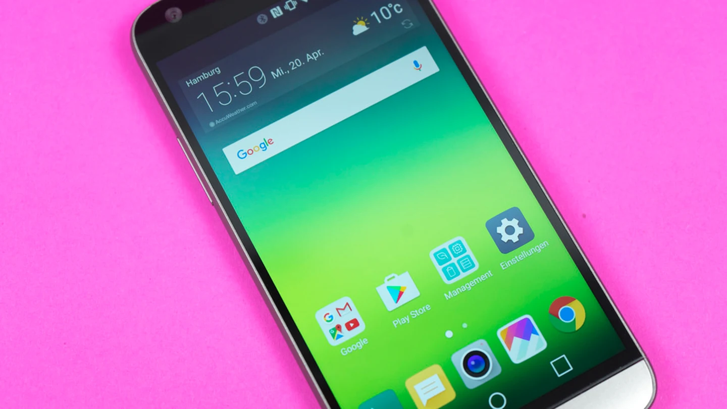 Un teléfono móvil con Android Un teléfono móvil con Android