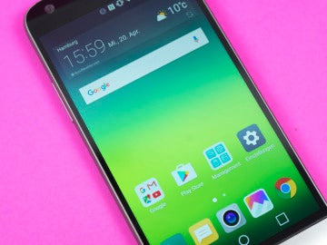 Un teléfono móvil con Android Un teléfono móvil con Android